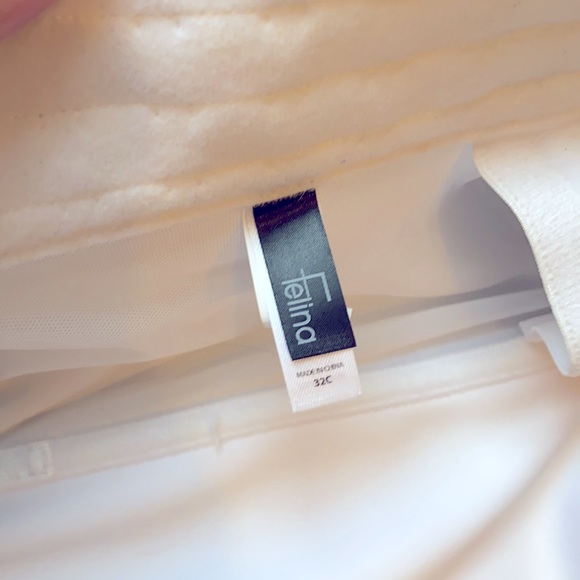 Strapless white corset bra - Picture 4 of 5